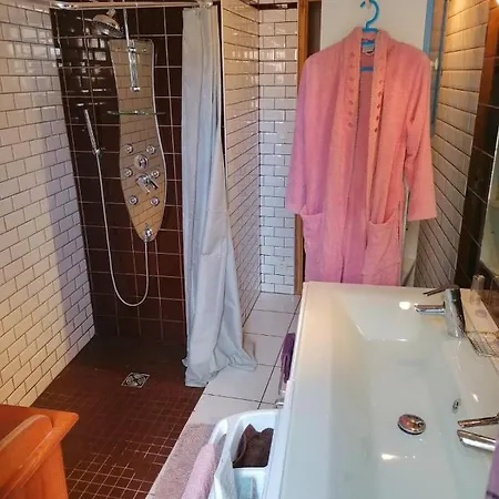 Chambre Chez L'Habitant منزل للإقامة Tourbes